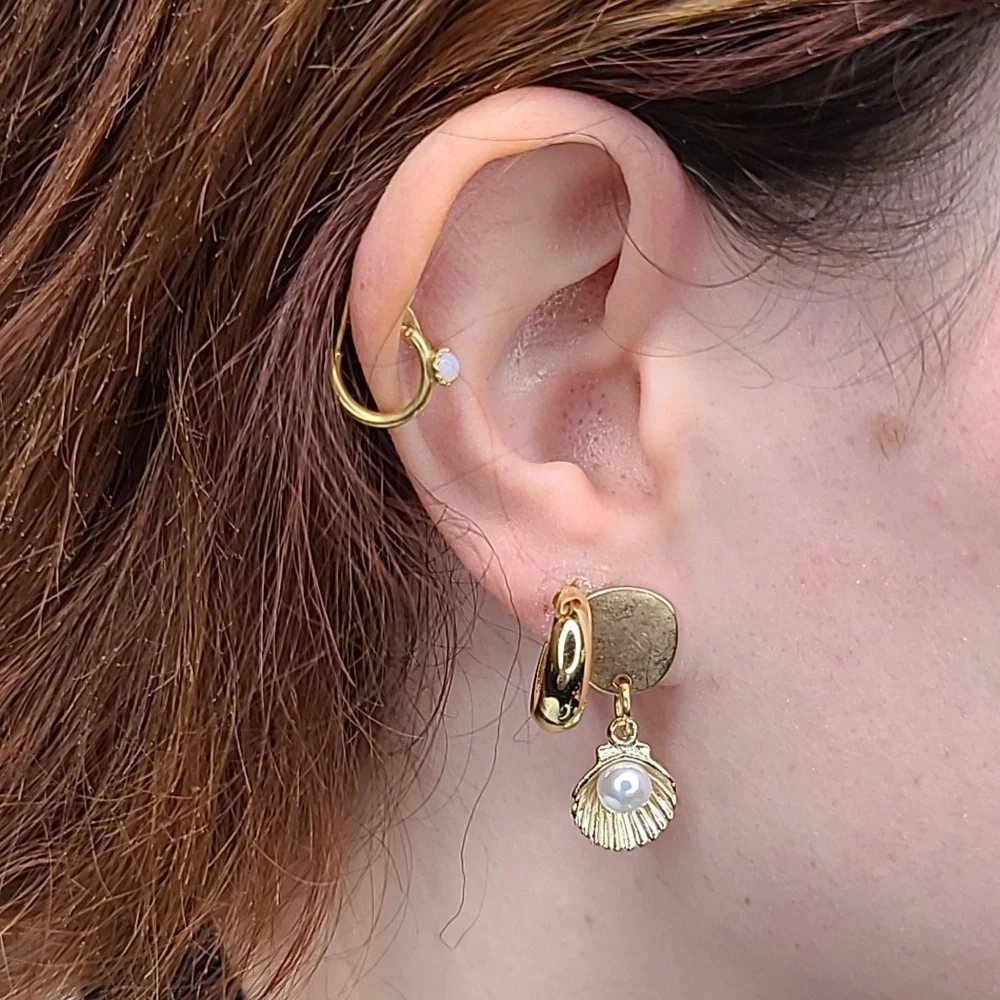 Earrings Shell Pearl Gold Tone Lightweight Studs Mermaidcore Jewelry Gift Pretty - Picture 5 of 5